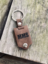 Load image into Gallery viewer, Leather Engraved Picture Keychain
